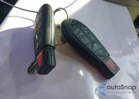 2011 Chrysler Town & Country Touring z USA, uszkodzony, nr VIN 2A4RR5DG3BR611547